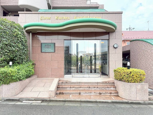 ライオンズガーデン上北沢　アプローチ