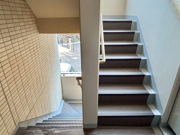 ヒルズ目白台　外階段