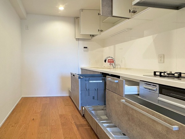 プラウド成城_キッチンの収納の写真 