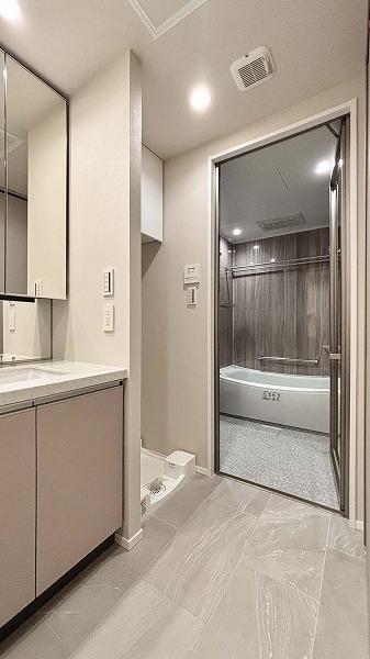 パークタワーグランスカイ_清潔感のあるパウダールームの写真