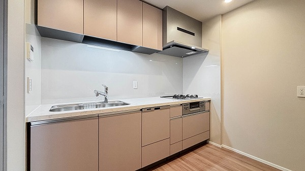 パークタワーグランスカイ_広いキッチンの写真