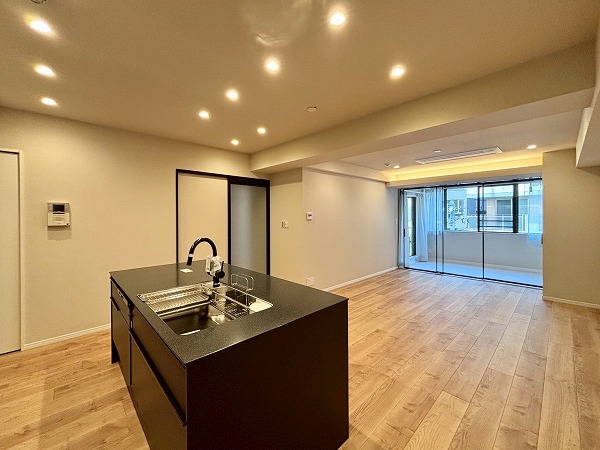 ルミナス一番町_日当たり良好なリビングダイニングキッチンの写真