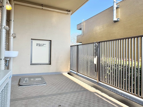 プラウド成城_広々としたバルコニーの写真 