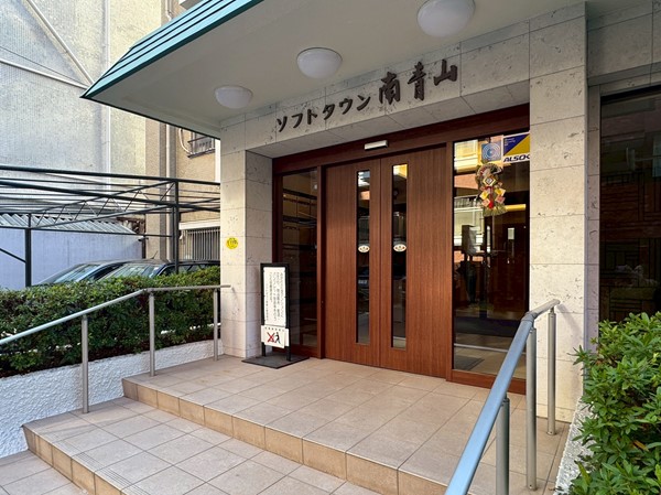 ソフトタウン南青山　アプローチ