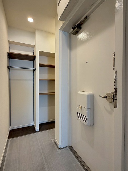 ベルメゾン鷹番_玄関の写真