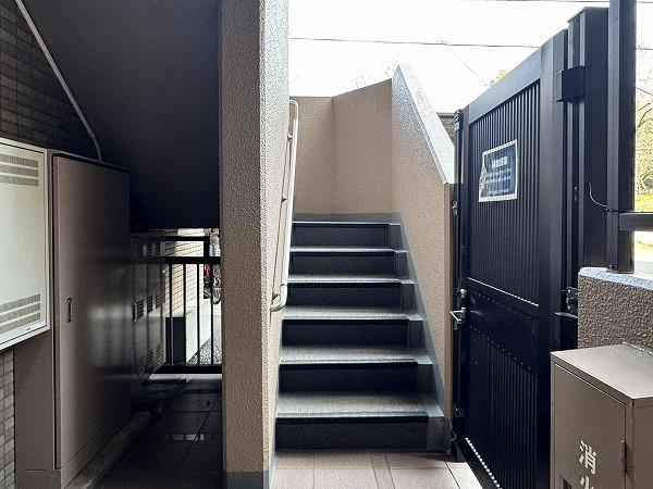 コスモ千鳥町エクセラ　外階段