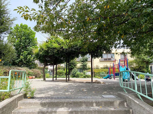 マンション近くの公園