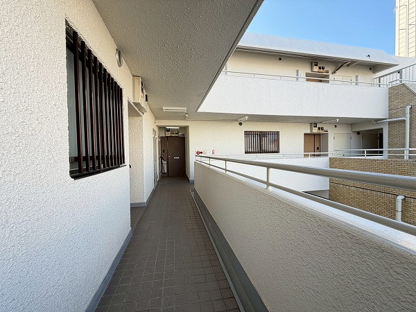 ベルメゾン鷹番　外廊下