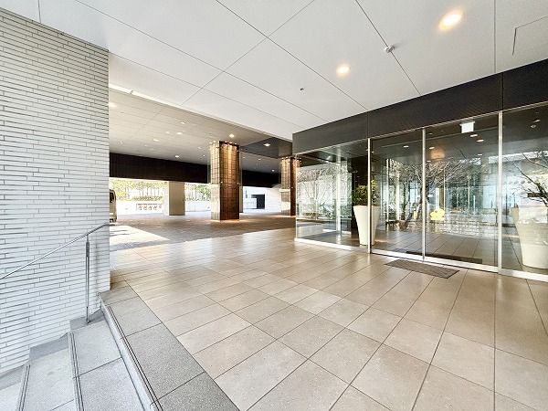 パークコート神宮前　車寄せ