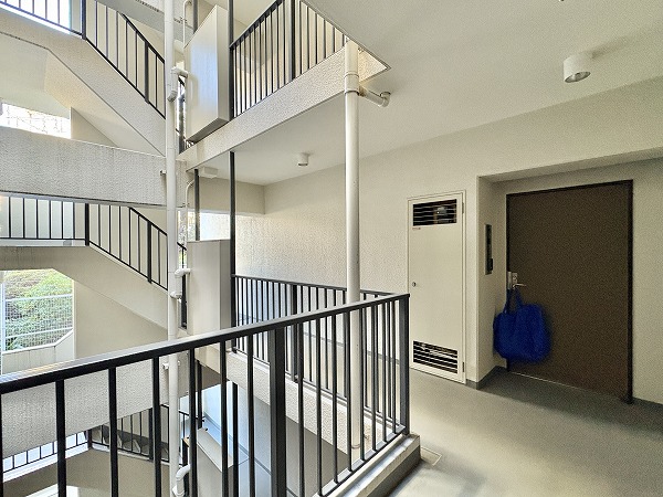 パレ駒場 外階段・外廊下