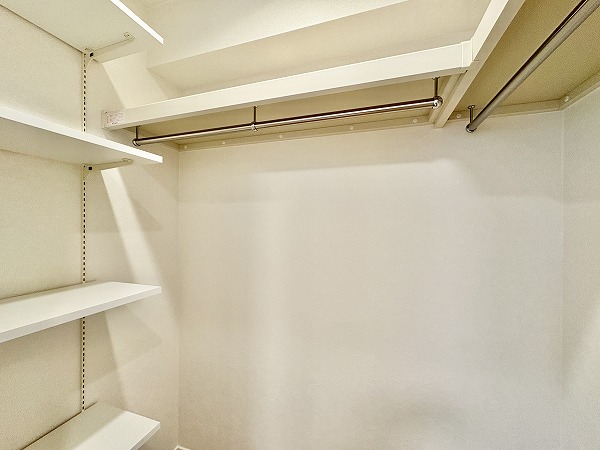 上野毛リッツハウス_ウォークインクローゼットの写真