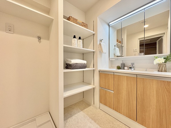 上野毛リッツハウス_収納が豊富なパウダールームの写真