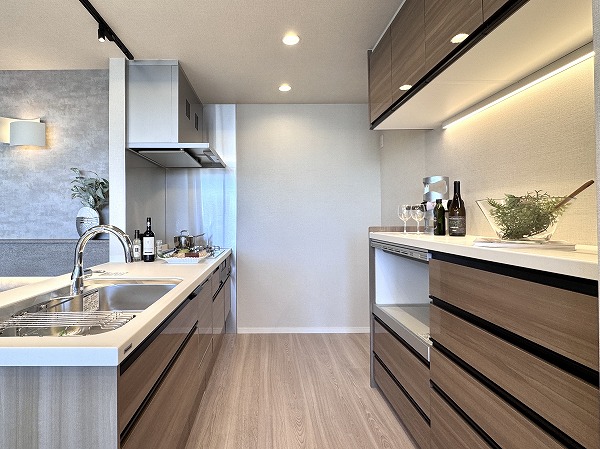 クレストプライムタワー芝_システムキッチンの写真