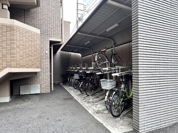 コスモ千鳥町エクセラ　駐輪場