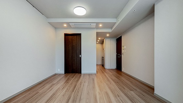 大崎ウエストシティタワーズE棟_ホワイト基調のリビングダイニングキッチンの写真2