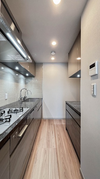 大崎ウエストシティタワーズE棟_お洒落なキッチンの写真